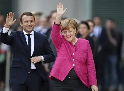 Меркель та Макрон привітали позитивні зрушення в імплементації Мінських угод