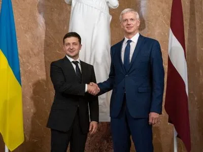Президент обсудил дальнейшее сотрудничество стран с Премьер-министром Латвии
