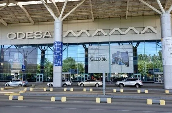 В аеропорту Одеси замість онлайн-табло з'явилося фото Ґрети Тунберґ