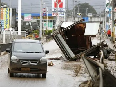 Тайфун у Японії: більше сотні швидкісних поїздів можуть піти на металобрухт