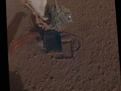 Зонд InSight возобновил "бурение" на Марсе - NASA