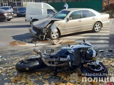 В результате ДТП между авто и мотоциклом в Хмельницком погибла 11-летняя девочка