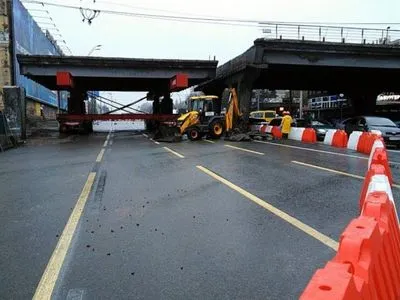 Утром 20 октября в столице ограничат движение транспорта из-за строительства Шулявского моста