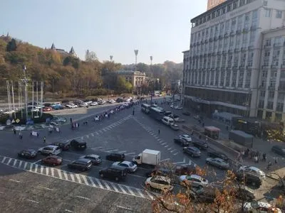 В центре Киева ограничили движение из-за шествия