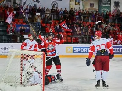 Український хокейний клуб святкував перемогу на старті Континентального кубку