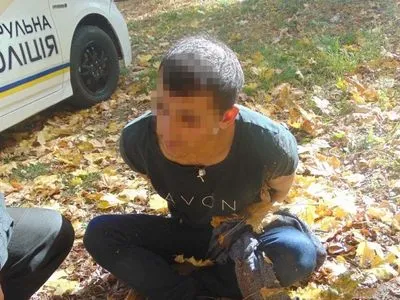 Затримано зловмисника, який пограбував жінку на столичному Гідропарку