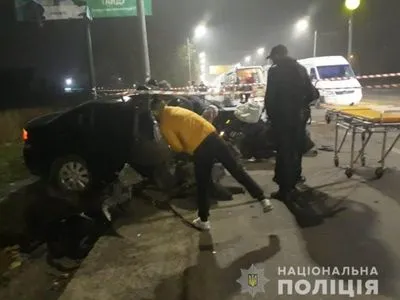 У Миколаєві легковик в’їхав в стовп, загинув пасажир