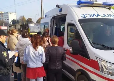ДТП во Львове: за медицинской помощью обратилось 14 человек, из них 3 - госпитализированы