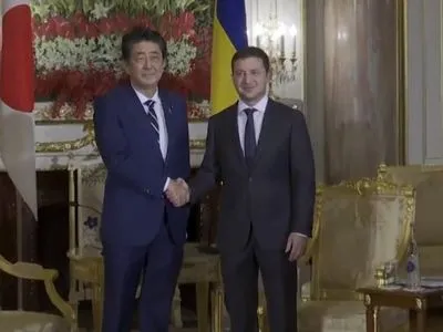 Зеленский встретился с премьером Японии Абэ