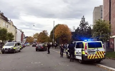 В Осло вооруженный мужчина угнал машину "скорой" и сбил коляску с ребенком