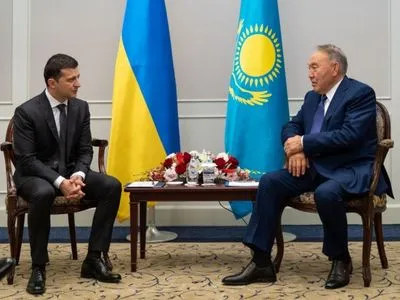 Назарбаев выразил Зеленскому позицию относительно суверенитета Украины