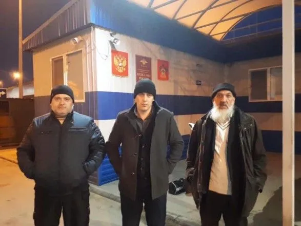 Російські силовики на кілька годин затримали трьох кримських татар