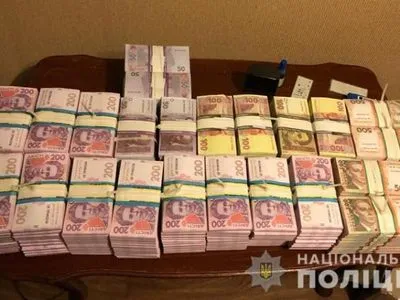 В Киеве задержали мужчину за мошенничество с обменом валюты