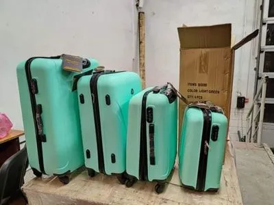 В Украину пытались ввезти контрабанду из 640 чемоданов