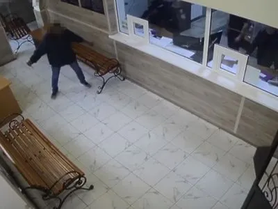Иностранец пришел в отделение полиции в Одессе и размахивал ножом