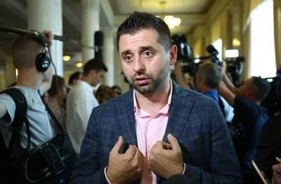 Арахамия: заявитель из "Слуги народа", которому предлагали взятку, будет давать показания в четверг