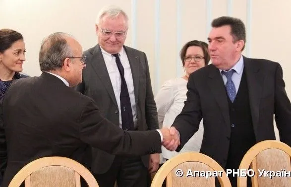 Секретарь СНБО обсудил с политическим директором ЕС внешних воздействий вопросы войны на Донбассе