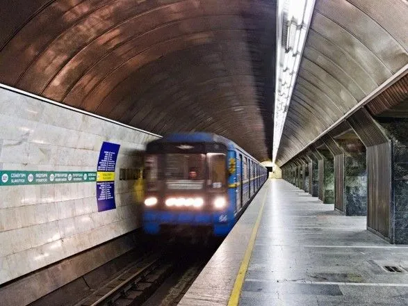 Из-за технической неисправности временно останавливалось движение "зеленой линии" столичного метро
