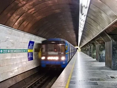 Через технічну несправність тимчасово зупинявся рух "зеленою лінією" столичного метро