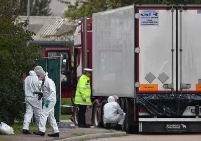 В Британии нашли 39 тел в грузовике, водитель арестован