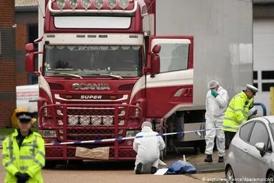 Британська поліція заарештувала ще двох у справі про 39 трупів у вантажівці