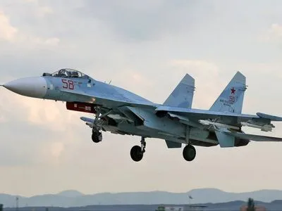 Російські бомбардувальники провели навчання з бойовими стрільбами в Криму