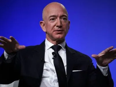 Джефф Безос потерял за сутки почти 7 млрд долларов после падения акций Amazon на бирже