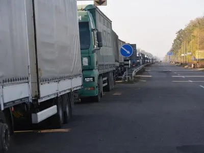 На границе с Венгрией в очередях застряли полсотни автомобилей