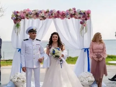 Звільнений український моряк Беспальченко зіграв весілля