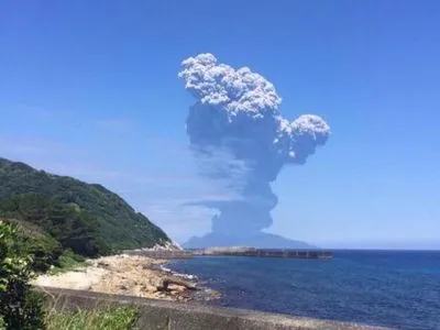 Власти Японии предупредили о возможном извержении вулкана Синдаке