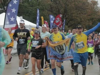 Украинские раненые военные пробежали марафон морской пехоты в США