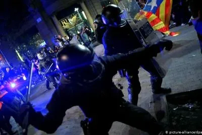 У Барселоні мирні протести закінчилися зіткненнями з поліцією