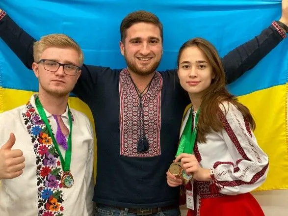 Двое украинских школьников завоевали две медали на научном конкурсе в Бразилии