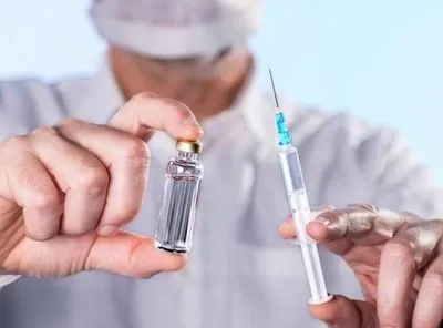 Разумков и некоторые нардепы "Слуги народа" публично вакцинировались против дифтерии