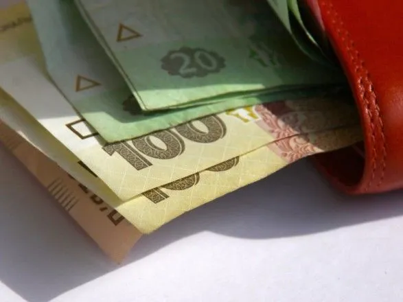 Средняя зарплата в Украине выросла за месяц на 1,4%