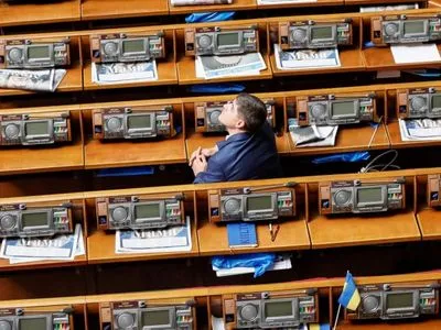 Депутатов будут наказывать за прогулы гривной - Зеленский подписал закон