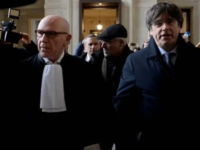 Суд Брюсселя отложил решение об экстрадиции Пучдемона
