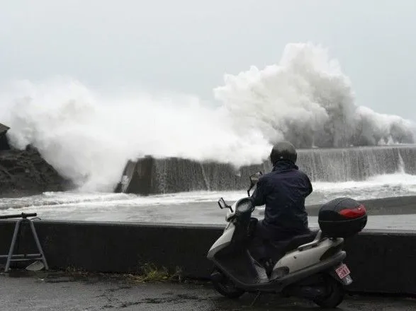 Кількість жертв тайфуну "Хагібіс" в Японії зросла до 98 осіб