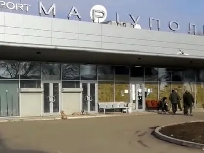 В правительстве заявили о невозможности возобновления работы аэропорта Мариуполя из-за опасности