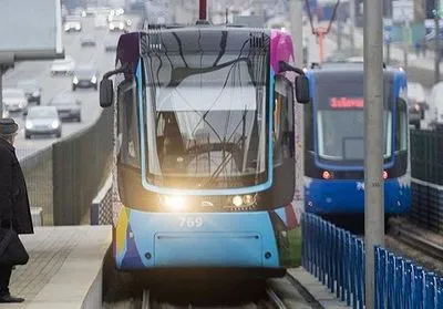 В Киеве приостановлено движение трех трамвайных маршрутов