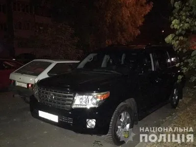 В Киеве двое мужчин пытались похитить внедорожник