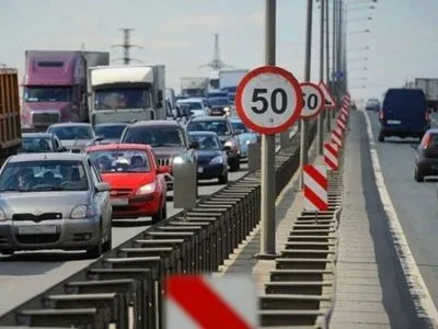 В Киеве с завтрашнего дня снизят максимальную скорость движения на дорогах