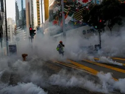 В Гонконге возобновились протесты, полиция применила слезоточивый газ