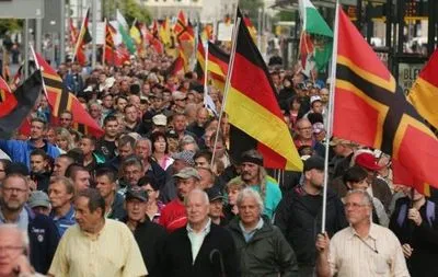 В Дрездене объявили "чрезвычайную нацистскую ситуацию"