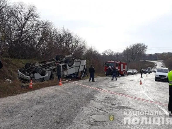 Рейсовый автобус с пассажирами перевернулся в Хмельницкой области: есть пострадавшие
