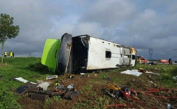 В ДТП с автобусом во Франции травмировались 33 человека
