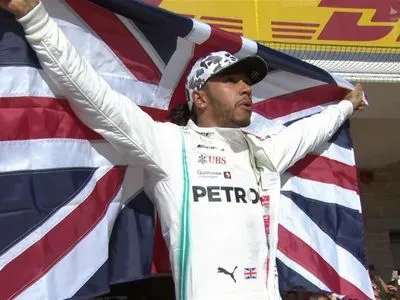 Хэмильтон стал шестикратным чемпионом "Формулы-1", вплотную приблизившись к рекорду Шумахера