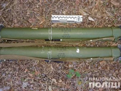 Под Днепром грибник нашел арсенал оружия в лесопосадке