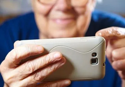 Зеленский поручил до конца года ввести назначение пенсий через мобильное приложение