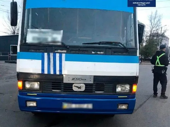 reysoviy-avtobus-zbiv-80-richnu-babusyu-u-kropivnitskomu